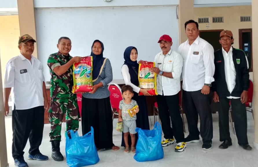 *Peduli Kemanusiaan, Batuud Koramil LekokDampingi Penyerahan Santunan bagi Korban Kebakaran