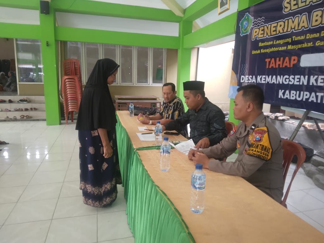 Pemdes Kemangsen Salurkan BLT – DD Tahap II Kepada 42 KPM Tahun 2025