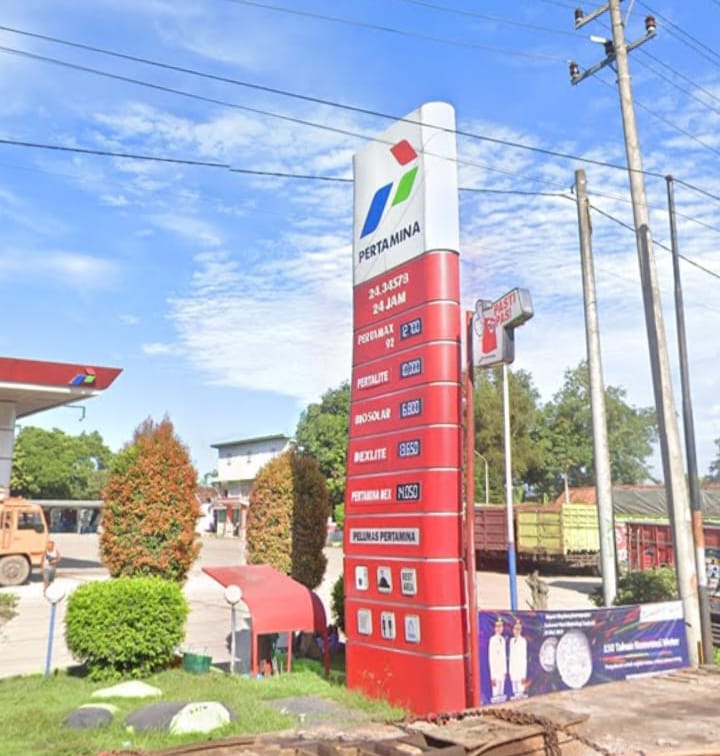 Salah satu SPBU yang terletak di jalan Lintas Timur Bujung Agung Indraloka Kecamatan Way Kenanga Kabupaten Tulamg Bawang Barat. Disinyalir memampaatkan demumen barcode patani.