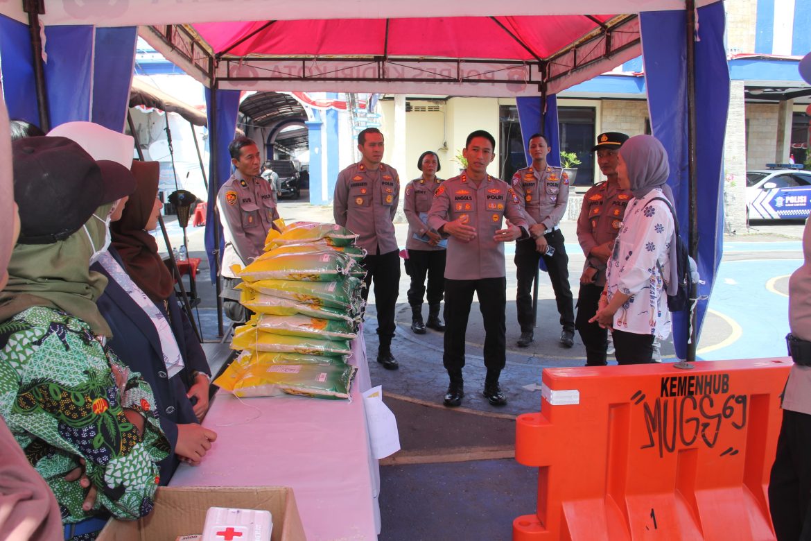 Kapolres Kediri Kota Gelar Gerakan Pangan Murah, 4 Ton Beras Terjual Habis dalam Waktu Singkat