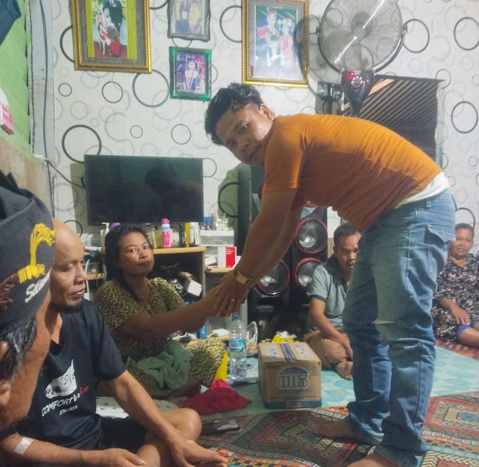 *Anggotanya Sakit, Pengurus DPC Pemuda Batak Bersatu (PBB) Rohul dan Anggota Bantu Suandi Silalahi*