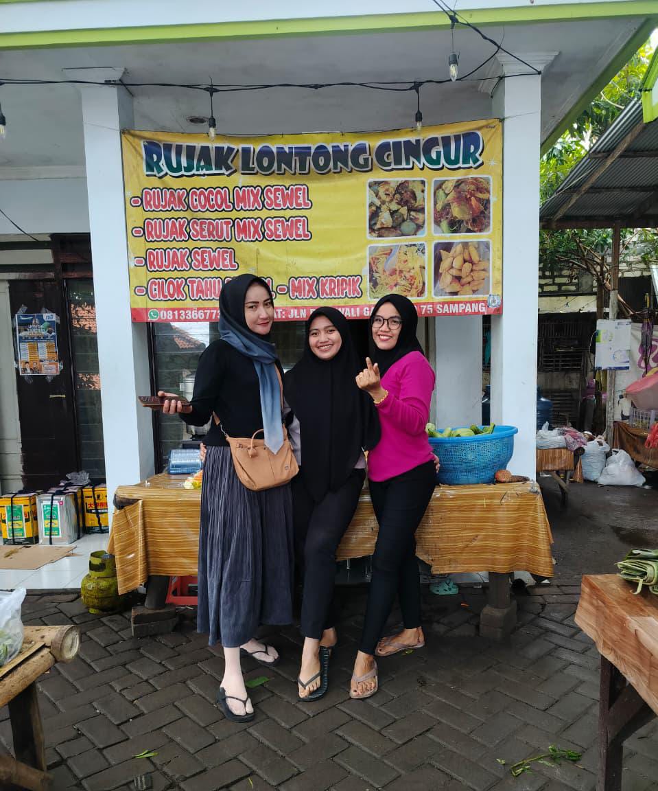 Bundha Antar Anin, Penjual Rujak Viral Rekomended Di Kabupaten Sampang