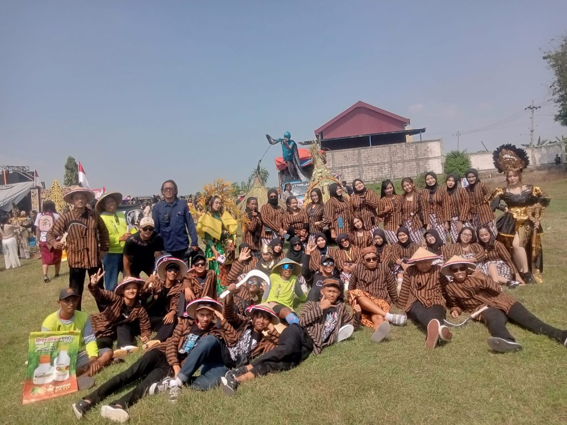 Warga Desa Sungai Geneng RT 01RW 10.kecamatan Sekaran Menggelar Acara Karnaval Menyambut Hari Kemerdekaan Republik Indonesia ( RI) ke 80 Dengan Meriah dan Sederhana.