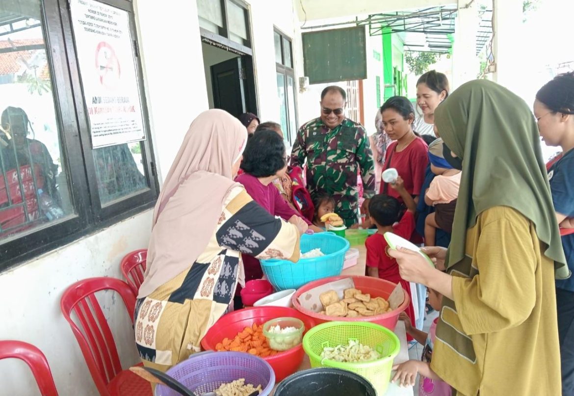 Babinsa Joyotakan Dampingi Posyandu Balita Diwilayah