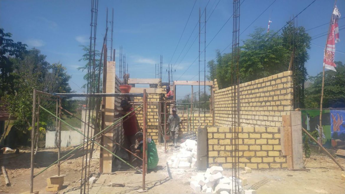 Merasa Tak Bermasalah, Kepala Sekolah SMPN 2 Panjalinan Sembunyikan Papan Informasi Kegiatan Proyek Gedung UKS