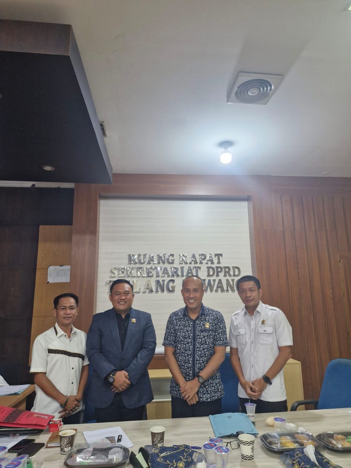 Rapat Pansus DPRD Tulangbawang Komisi 1 Dan Pansus Saling Rebut Wewenang Untuk Mendalami Aspirasi Masyarakat Soal PT SIL