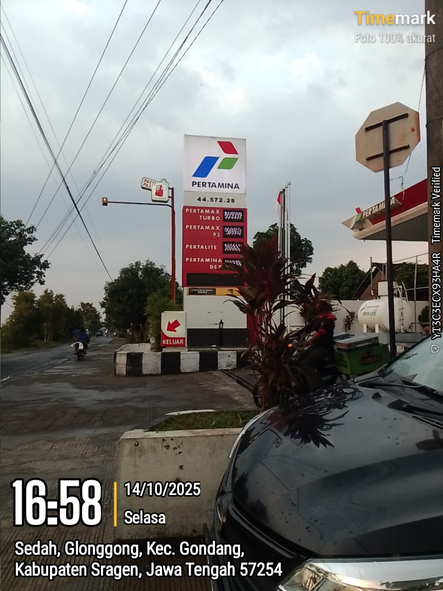 Diduga Pembiaran Oknum SPBU. 44.572.28 Sragen Layani Pembelian BBM Bersubsidi Menggunakan Jerigen.