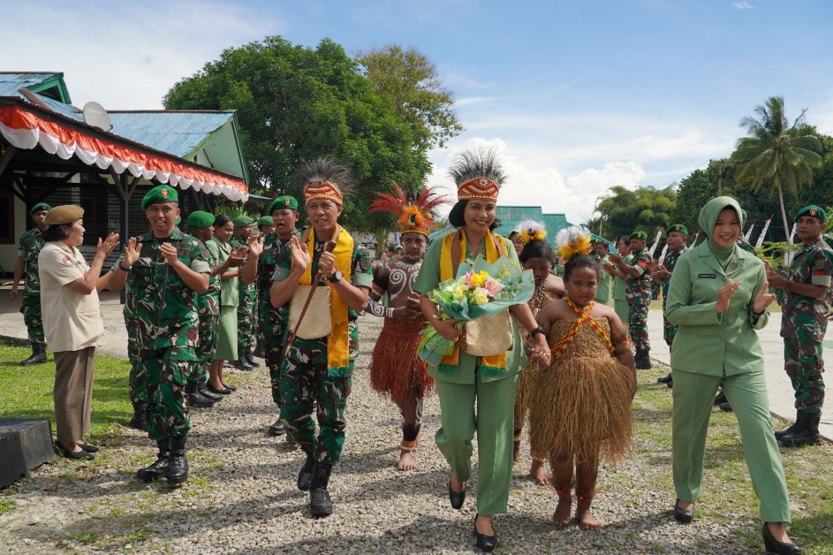 Pangdam Kasuari Kunjungi Kodim 1811/Teluk Wondama : Dorong Prajurit Tetap Semangat dan Dekat dengan Masyarakat