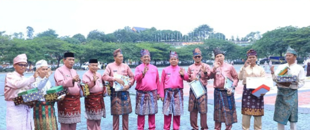 “Momen Spesial!,Peringatan Hari Jadi Kabupetan Rokan Hulu Ke-26 Dihadiri Para Mantan Bupati & Wakil Bupati, Serta Raja-Raja 5 Luhak”