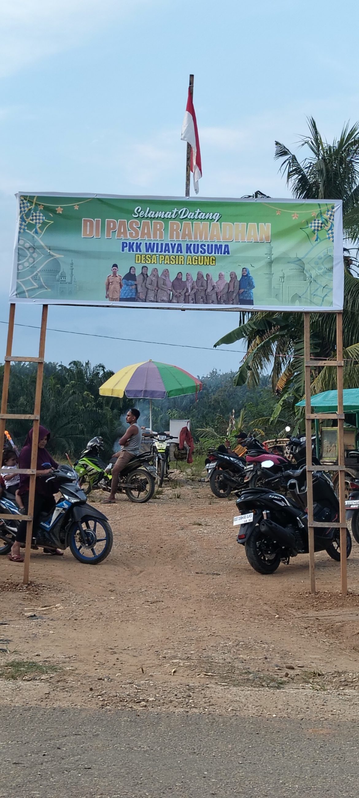 “KERAMAIAAN MENGGELEGAR! PASAR RAMADHAN PKK WIJAYA KUSUMA HADIRKAN BERBAGAI MAKANAN BUKA PUASA”