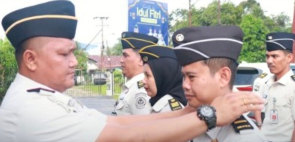 “Naik Pangkat dan Raih Penghargaan Teladan, Kalapas Pimpin Apel Pegawai Lapas Pasir Pengaraian”