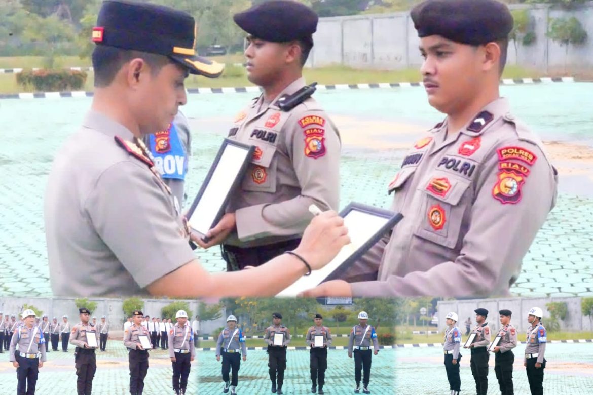 “Dua Personel Diberhentikan Tidak Dengan Hormat, Kapolres Rohul: Jadikan Ini Pelajaran untuk Menjaga Integritas”
