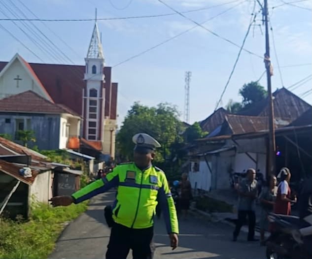 Jaga Kelancaran Ibadah, Satlantas Polres Tanimbar Amankan Gereja di Saumlaki