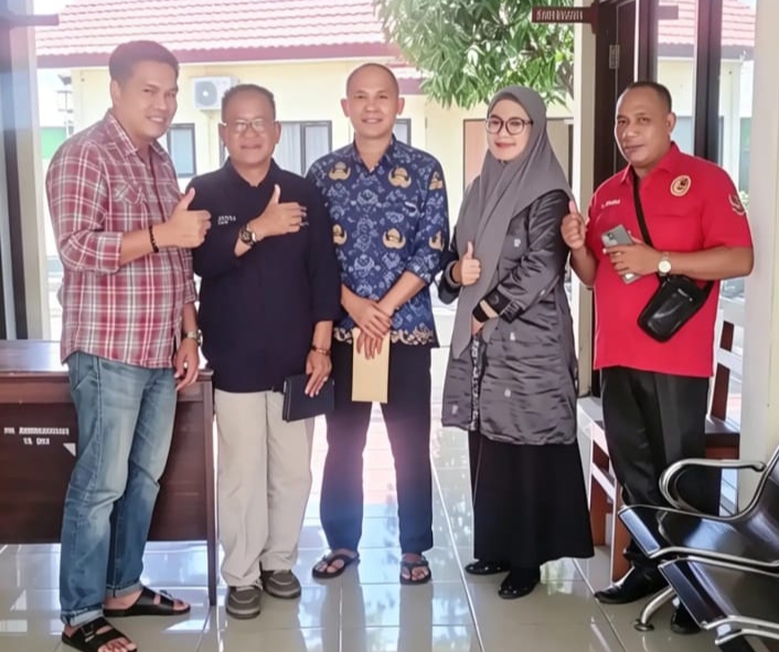 Demi Pemulangan PMI Korban TPPO, YPTKIS Serahkan Surat Permohonan Resmi ke Disnakertrans Sumbawa