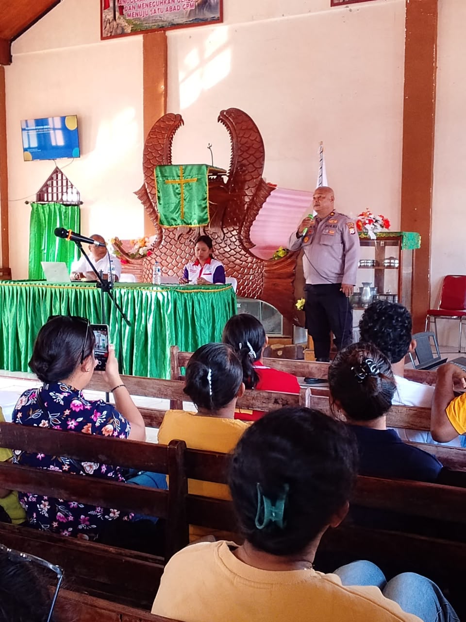 Cegah Konflik dan Sengketa Tanah, Kapolsek Selaru Berikan Sosialisasi kepada Pemuda Gereja di Desa Eliasa
