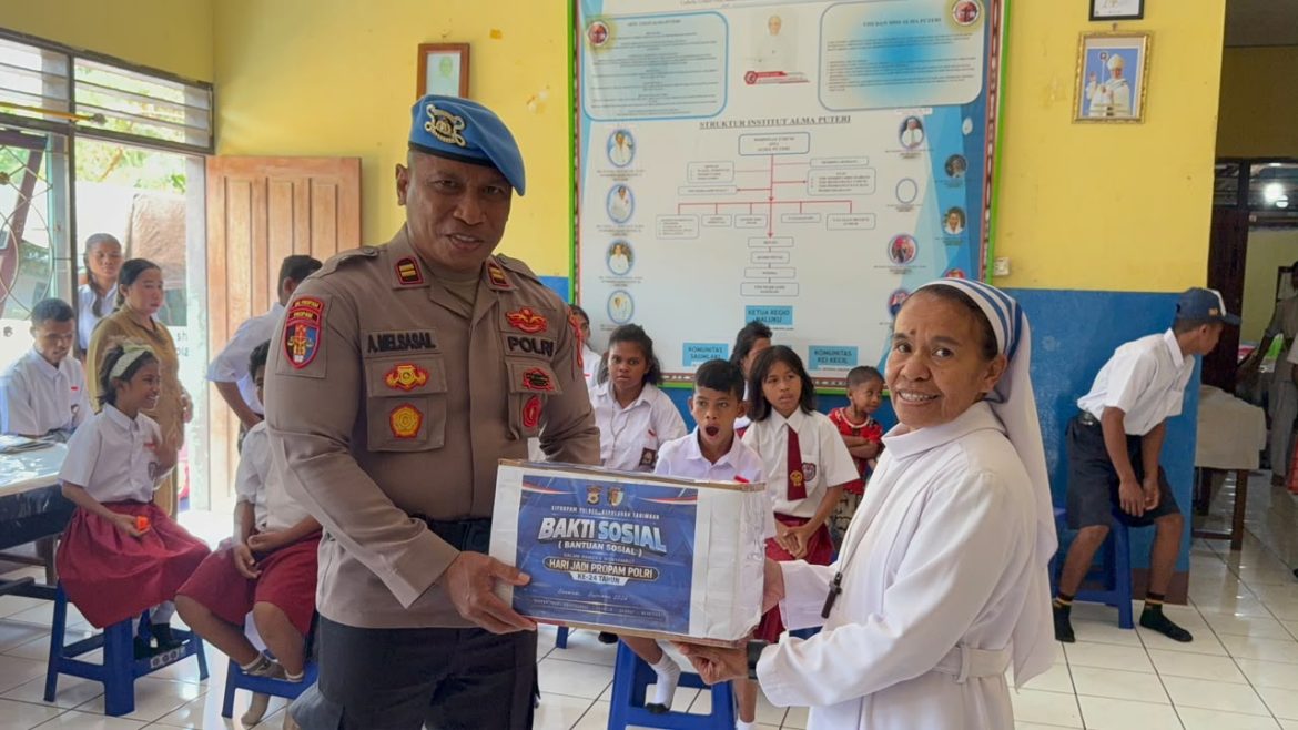 Sambung Rasa di Hari Jadi, Si Propam Polres Kepulauan Tanimbar Salurkan Bansos ke Panti Asuhan Bakti Luhur
