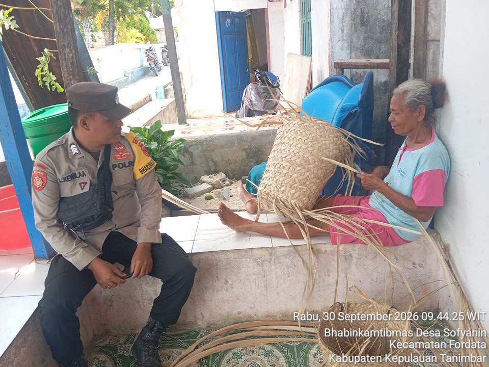 Bhabinkamtibmas Desa Sofyanin Sambangi Pengrajin Bakul Tradisional guna Jaga Kamtibmas