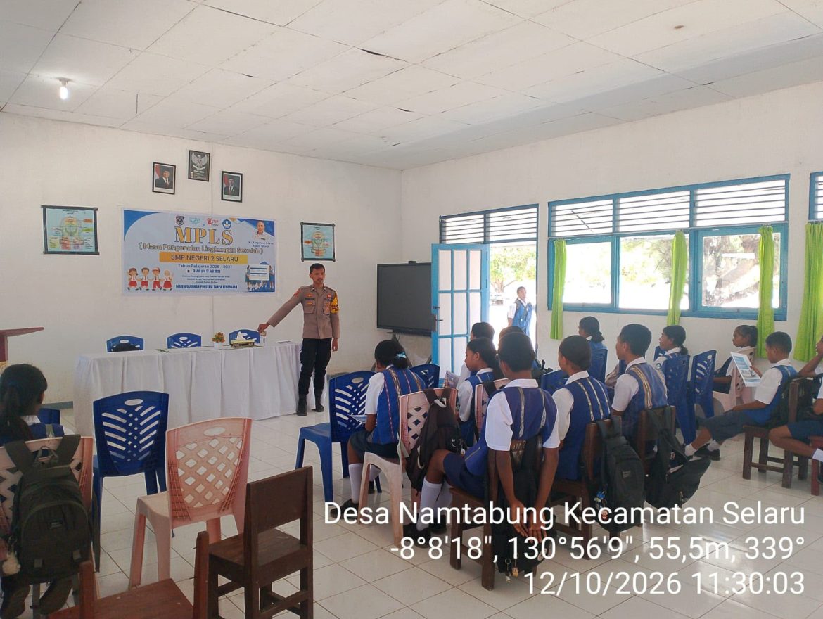 Jaring Putra-Putri Terbaik Perbatasan, Bhabinkamtibmas Namtabung Sosialisasikan SMA Kemala Taruna Bhayangkara di SMPN 2 Selaru
