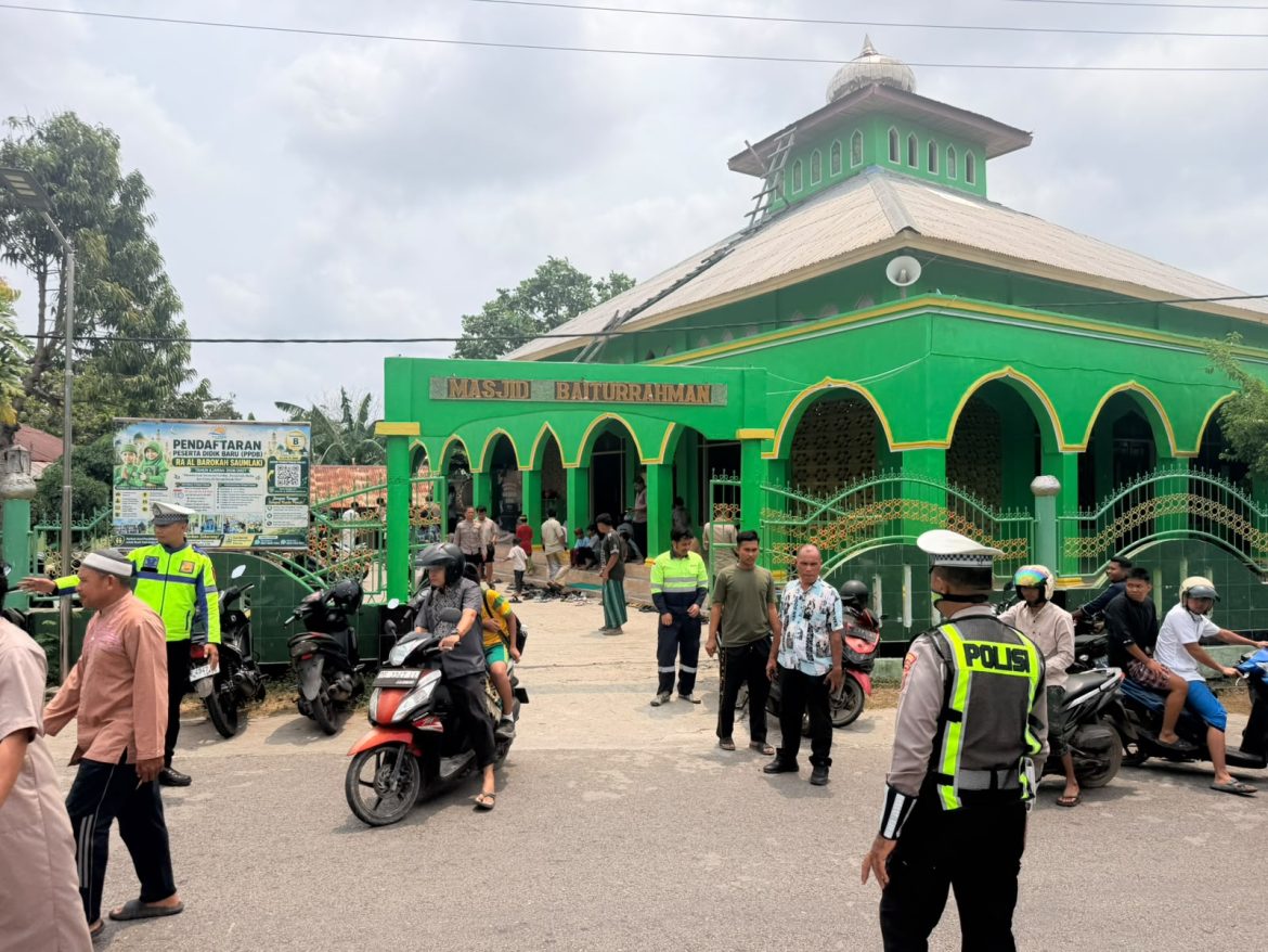 Polres Kepulauan Tanimbar Optimalkan Pengamanan Salat Jumat demi Kamtibmas dan Kamseltibcarlantas