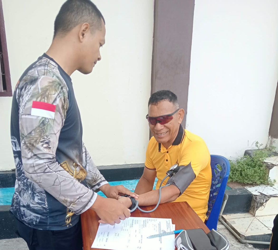 Jaga Kebugaran dan Beri Teladan, Wakapolres Kepulauan Tanimbar dan PJU Turun Langsung Ikuti Tes Kesamaptaan Jasmani
