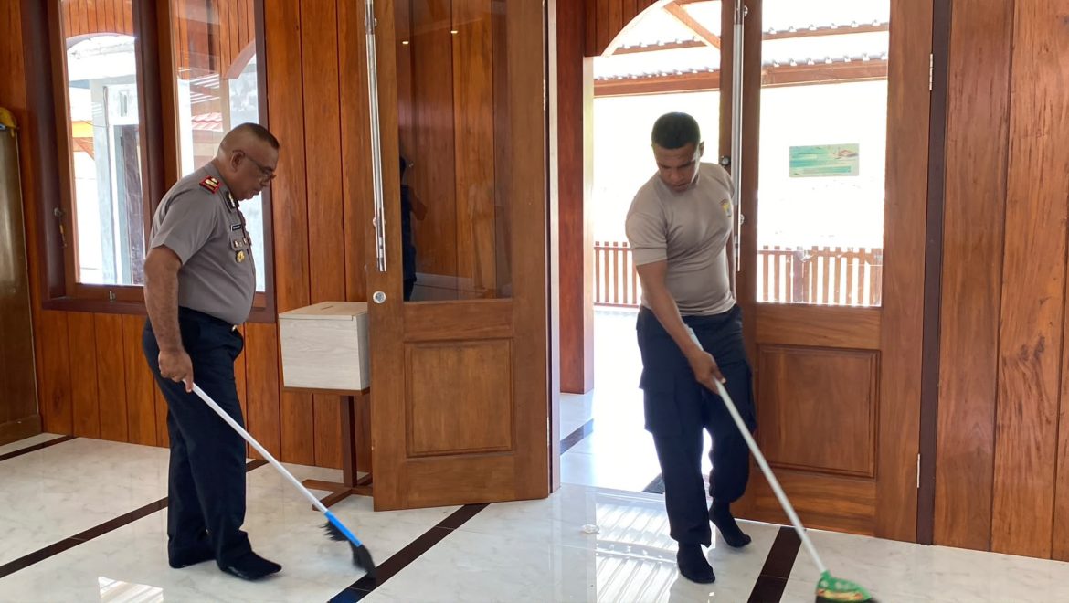Sambut Hari Jadi Humas Polri ke-75, Polres Tanimbar Gelar Bakti Religi di Masjid Al-Ikhlas
