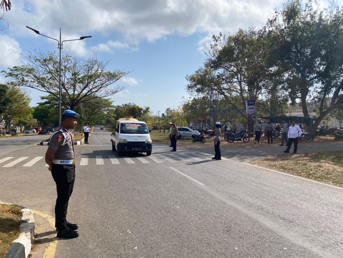 Berikan Pelayanan Prima, Wakapolres dan PJU Polres Tanimbar Turun Langsung Gelar Gatur Pagi