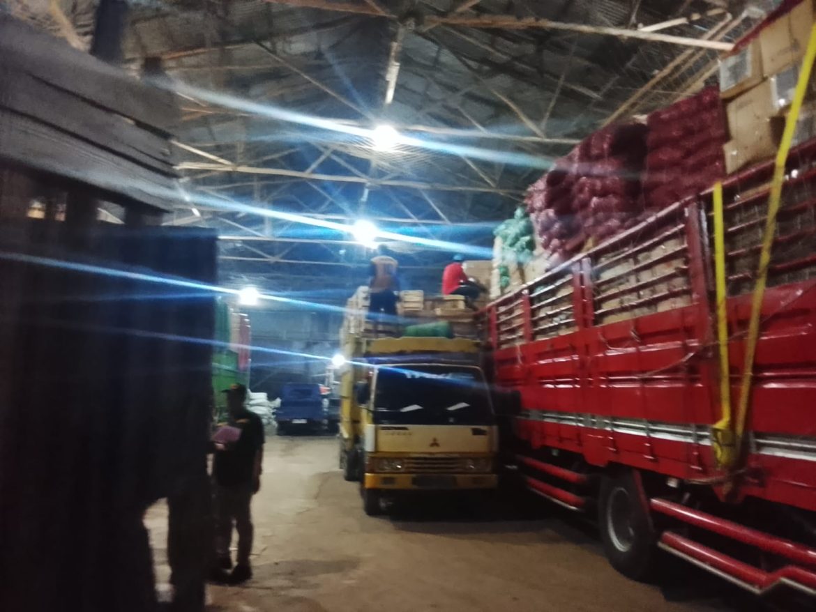 Diduga Jadi Transit Bawang dan Rokok Ilegal, Gudang di Parit Tok Adam Kubu Raya Dicek Bea Cukai dan Karantina
