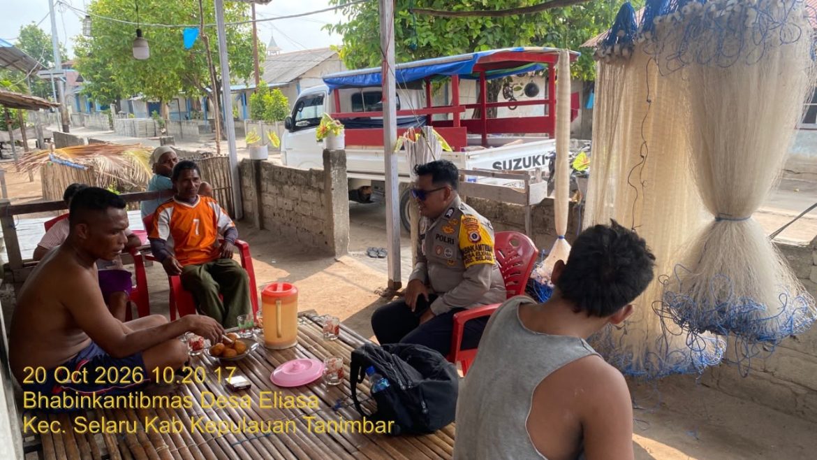 Pererat Silaturahmi, Bhabinkamtibmas Desa Eliasa Sambangi Warga Lewat Door to Door System