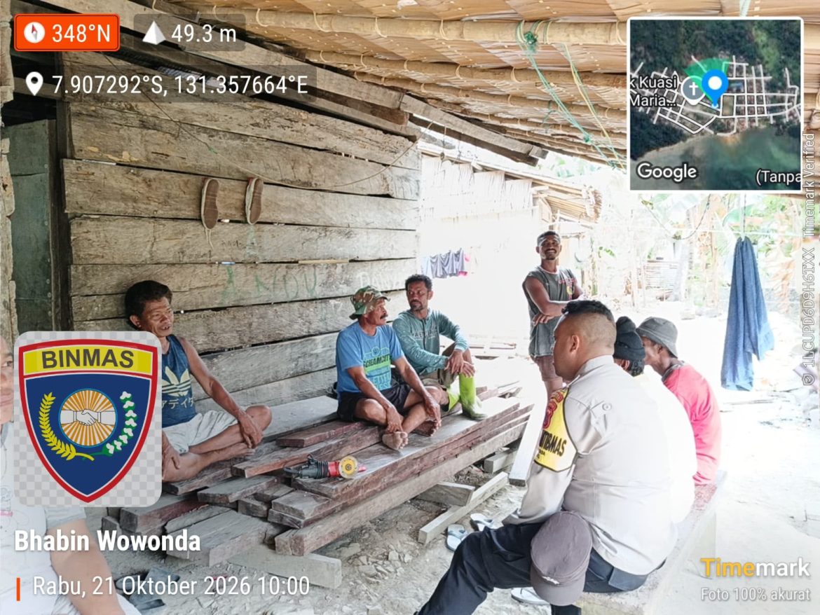 Dekat dan Humanis, Bhabinkamtibmas Wowonda Sambangi Warga Desa Binaan