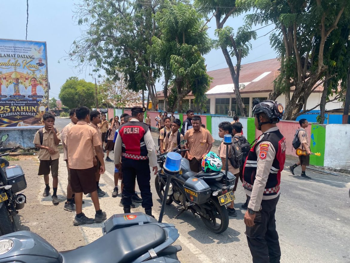 Antisipasi Kenakalan Remaja, Sat Samapta Polres Kepulauan Tanimbar Gelar Patroli Dialogis Sasar Area Sekolah