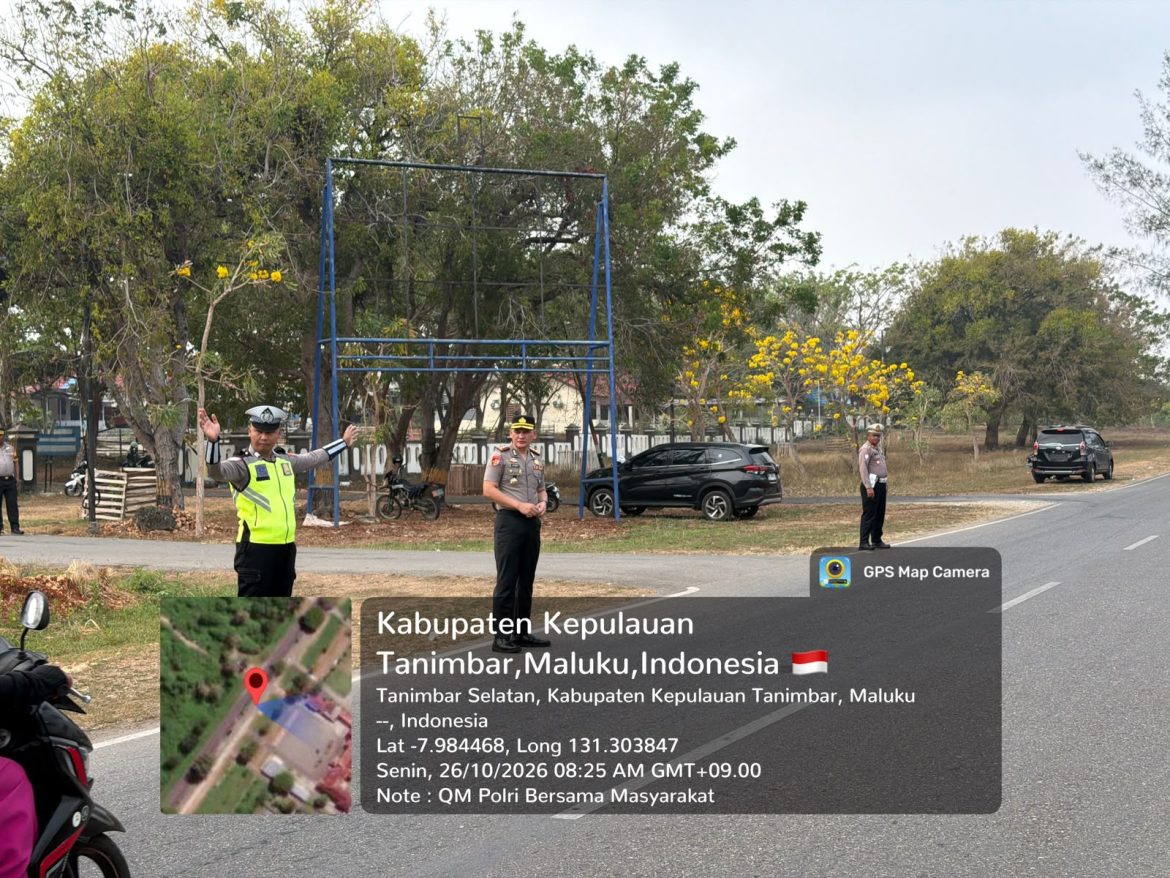 Wujud Pelayanan Prima, Kapolres Kepulauan Tanimbar Turun Langsung Pimpin Pengaturan Lalu Lintas Pagi