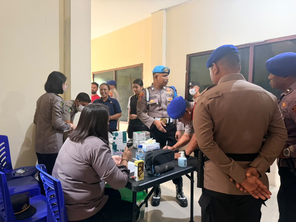 Komitmen Berantas Narkoba, Polres Kepulauan Tanimbar Gelar Tes Urine Mendadak Bagi Seluruh Personel