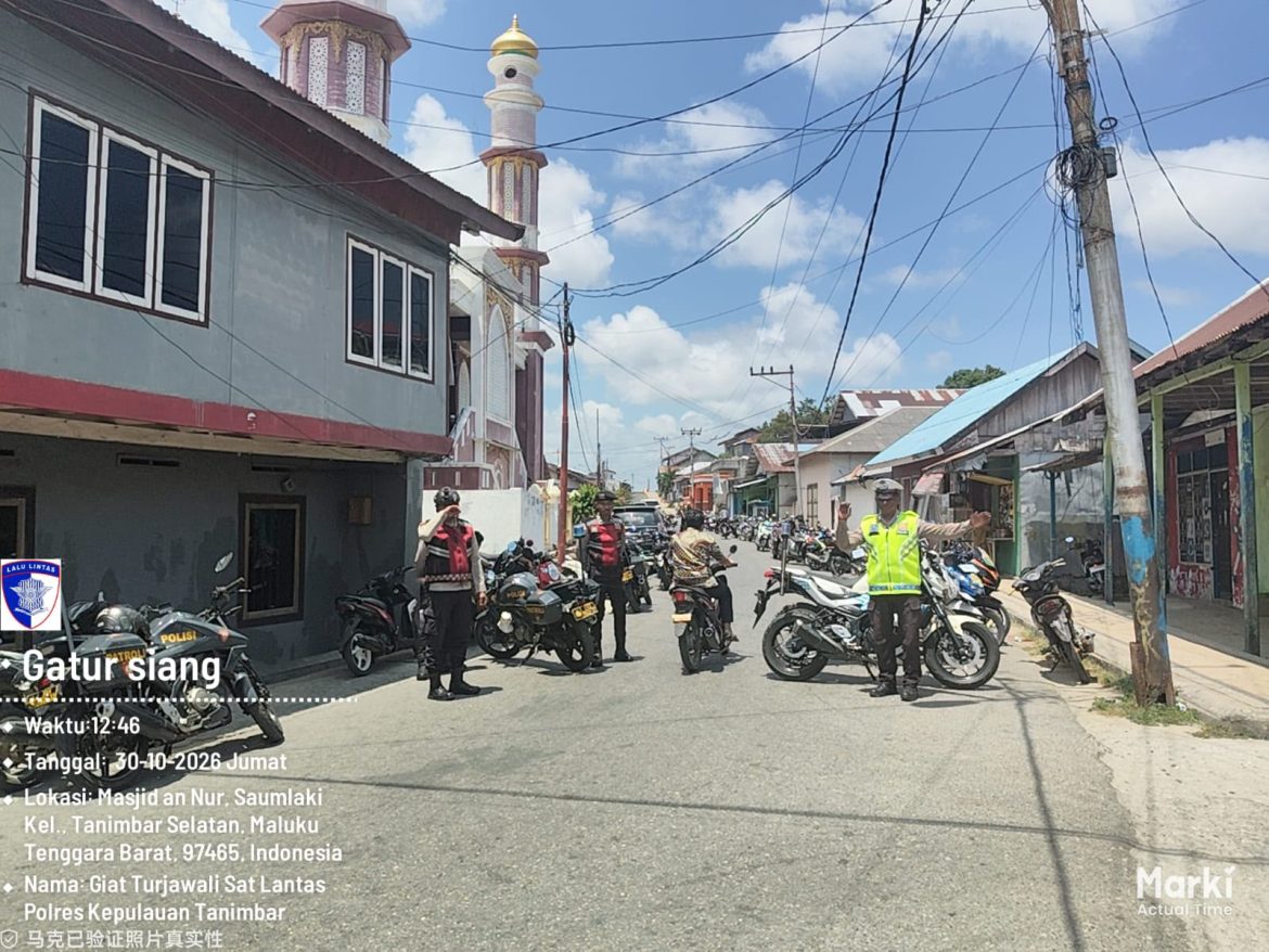 Sinergi Sat Lantas dan Sat Samapta Polres Kepulauan Tanimbar Optimalkan Pengamanan dan Pengaturan Lalu Lintas demi Kekhusyukan Sholat Jumat