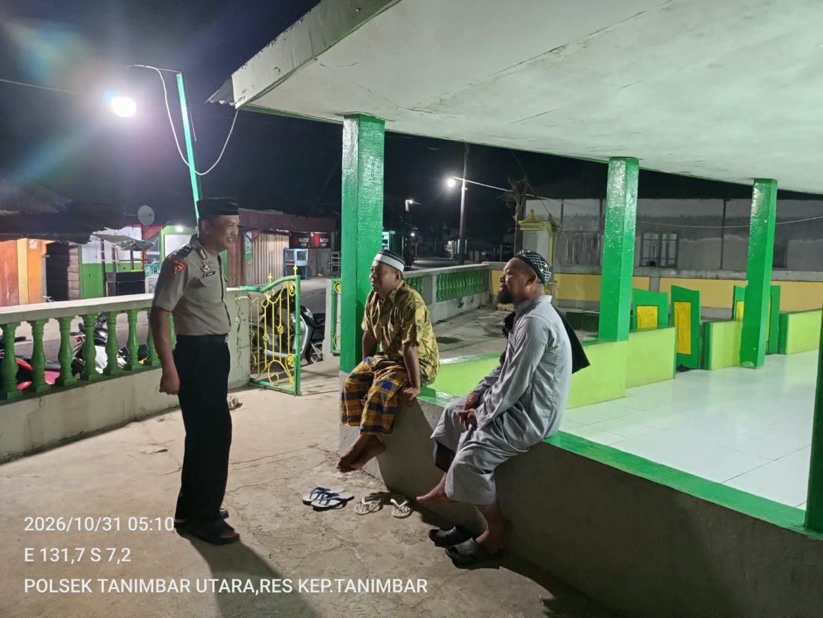 Pererat Silaturahmi dan Jaga Kondusivitas, Polsek Tanimbar Utara Gelar Subuh Keliling di Masjid Al Muhajirin Larat